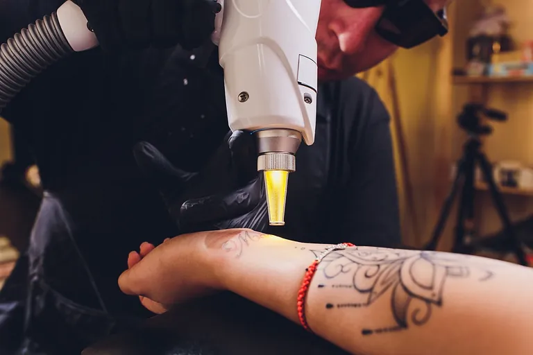 fuera tatuajes